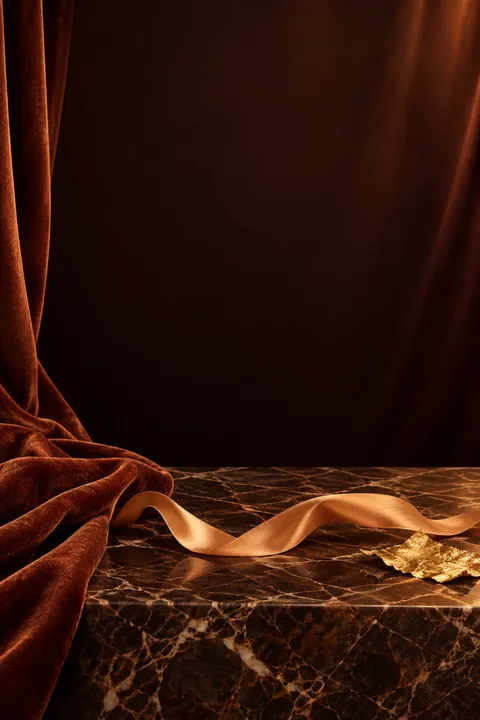 Emperador Cinnamon Gala: lyric video Look, Luxury category