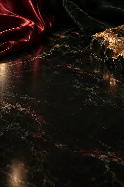 Sanguine Atrium: lyric video Look, Luxury category